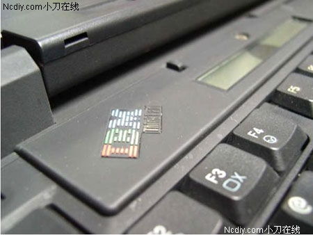 筆記本美容之本本外殼膜貼法教程